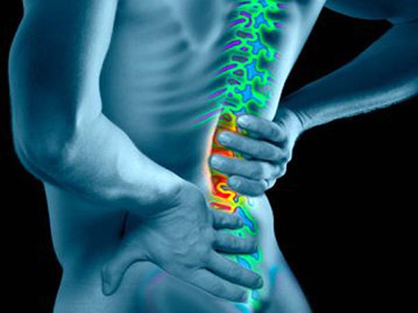 Боль резко усиливается при смене положения тела или при движении