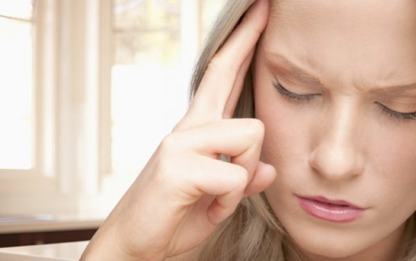Остеохондроз проявляется тупыми головными болями