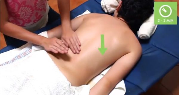 Как делать лечебный массаж поясницы видео thumbnail