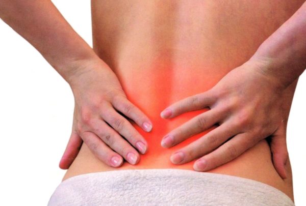 Боль в спине - основной симптом заболевания
