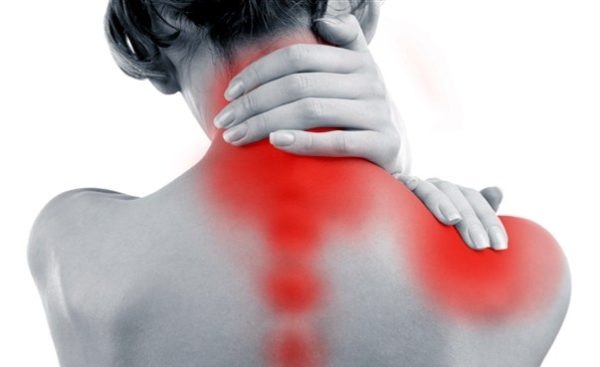 Боль локализуется преимущественно в области шеи, отдает в плечо, руки