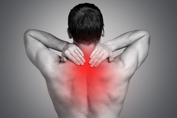 Острая боль в верхней части спины
