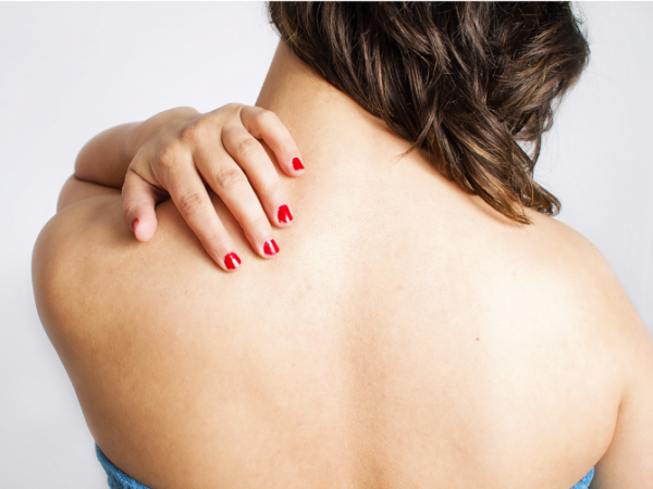 Болезненность спины и дискомфорт между лопаток - прямая причина обращения к неврологу или травматологу