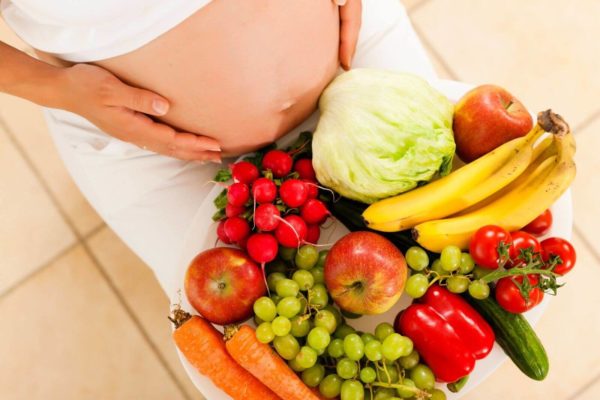 Во время беременности нужно правильно питаться