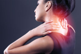 Опасные симптомы - сочетание болей в спине с болями в области шеи