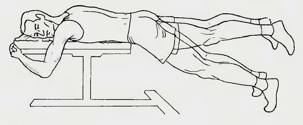 Вытяжение позвоночника лежа упражнения. Поднимание ног, лежа на животе. Подъем ног лежа на животе. Подъем ног из положения лежа на животе.