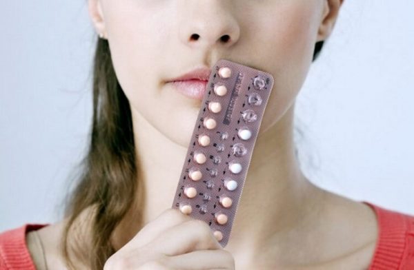 Долгий прием оральных контрацептивов может обернуться беременностью с патологиями плода, в том числе сакрализацией