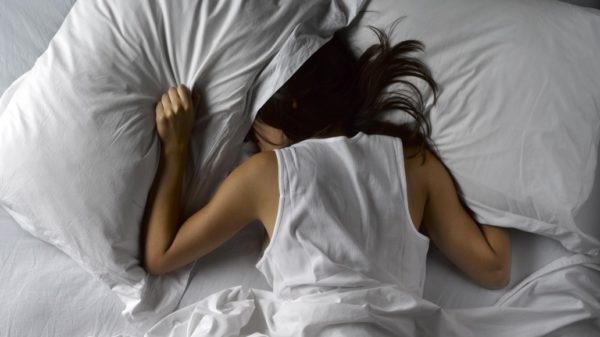 Спать на больших перьевых подушках вредно