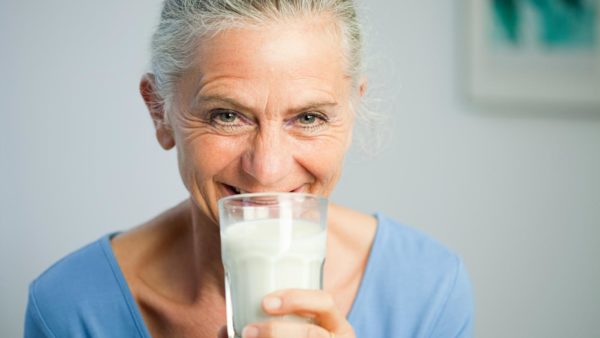 Употребление кальцийсодержащих продуктов - защита от остеопороза